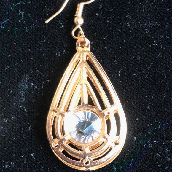 Betsey Johnson Teardrop earrings - Picture 2 of 3